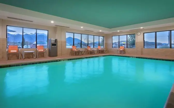 Holiday Inn Express Orem - North Provo - Havuz