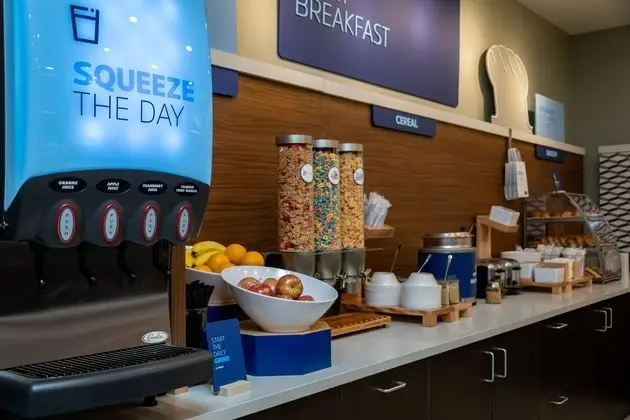 Holiday Inn Express Orlando - Lk Buena Vista Area - Yeme / İçme