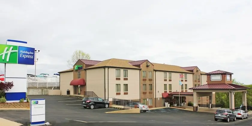 Holiday Inn Express Osage Bch Lake of the Ozarks