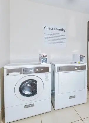 Holiday Inn Express Palestine - Lobi