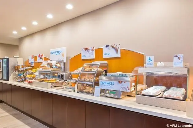 Holiday Inn Express Palestine - Yeme / İçme