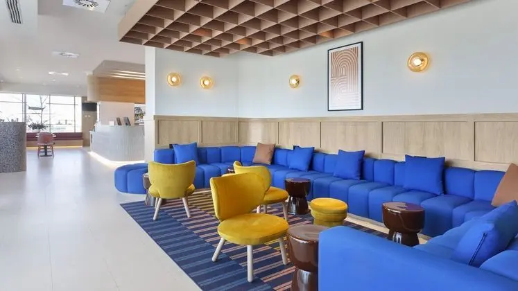 Holiday Inn Express Pamplona - Dış Mekan