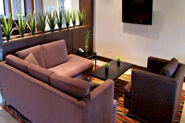Holiday Inn Express Pembroke - Lobi