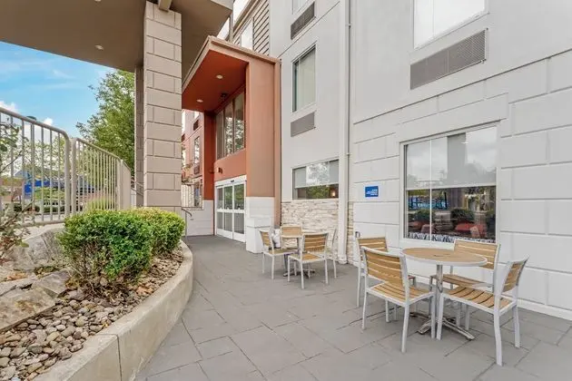 Holiday Inn Express Pittsburgh E -Waterfront - Dış Mekan