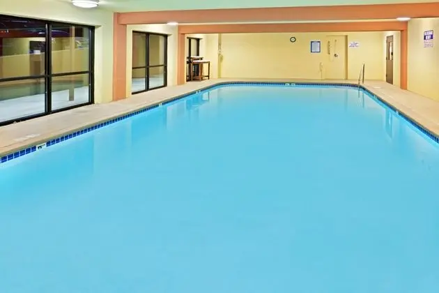 Holiday Inn Express Portland South - Lake Oswego - Havuz