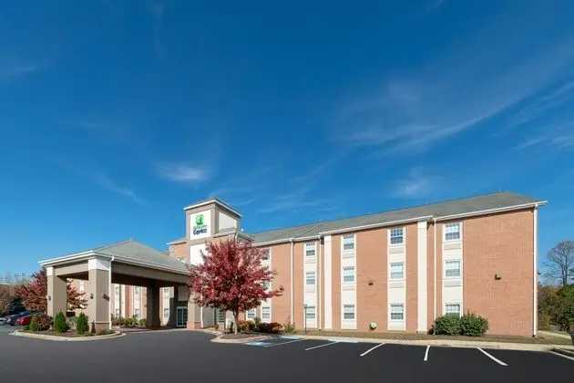 Holiday Inn Express Prince Frederick - Dış Mekan