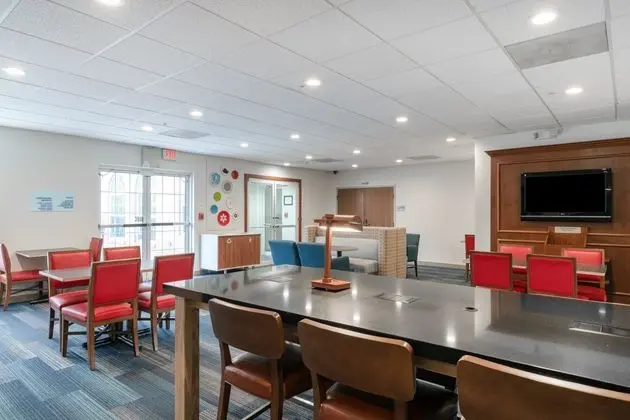 Holiday Inn Express Prince Frederick - Yeme / İçme