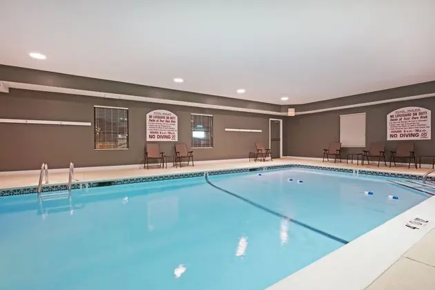 Holiday Inn Express Providence-North Attleboro - Havuz