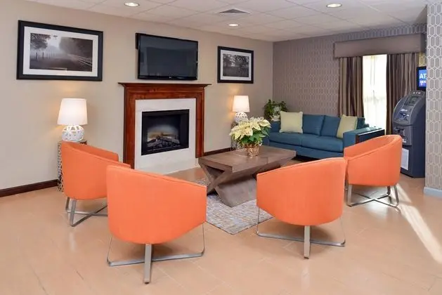 Holiday Inn Express Providence-North Attleboro - Lobi