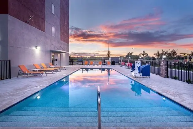 Holiday Inn Express Punta Gorda - Havuz