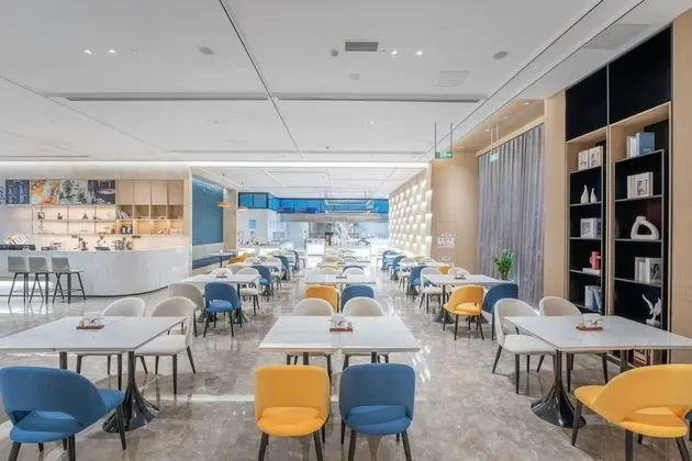 Holiday Inn Express Qingdao Northern West Coast, an IHG Hotel - Yerinde Yemek