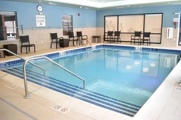 Holiday Inn Express Randolph - Havuz