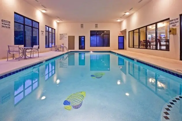 Holiday Inn Express Ringgold (Chattanooga Area) - Havuz