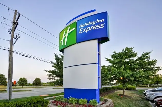 Holiday Inn Express Romulus / Detroit Airport