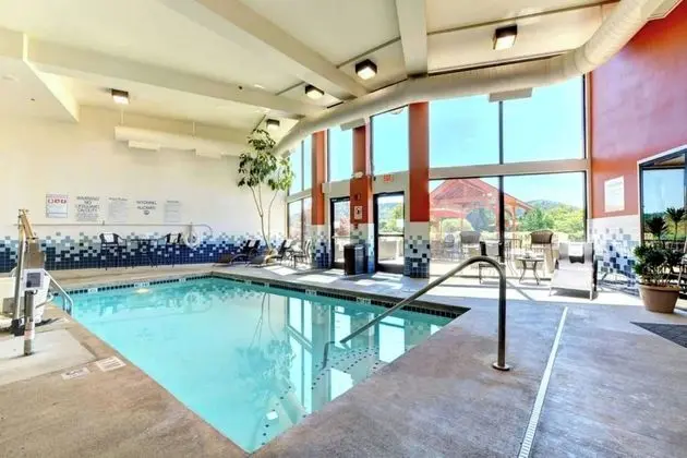 Holiday Inn Express Roseburg - Havuz