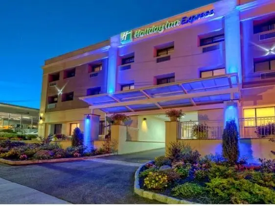 Holiday Inn Express Roslyn Manhasset Area