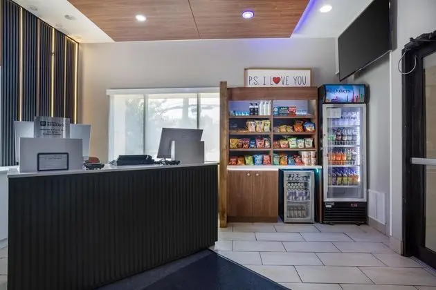Holiday Inn Express Roslyn Manhasset Area - Lobi