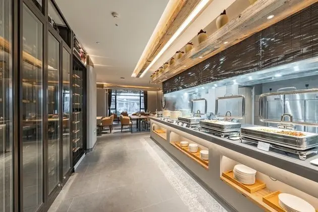 Holiday Inn Express Shanghai Expo Centre, an IHG Hotel - Yerinde Yemek