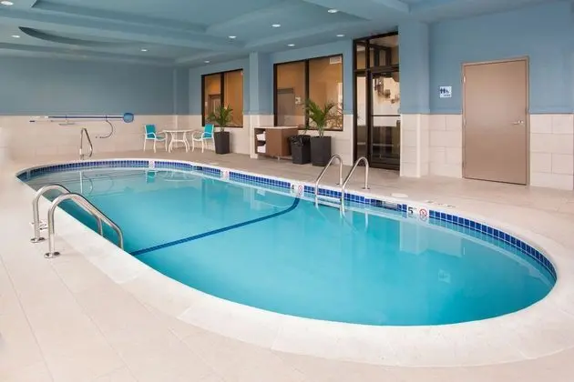 Holiday Inn Express Springfield Downtown - Havuz