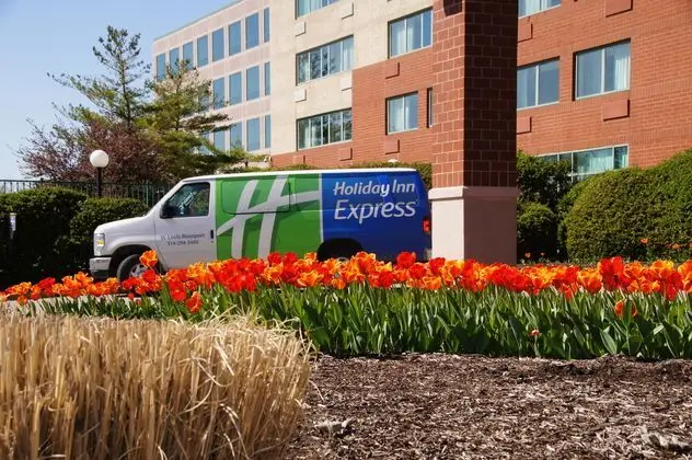 Holiday Inn Express St. Louis Airport Riverport