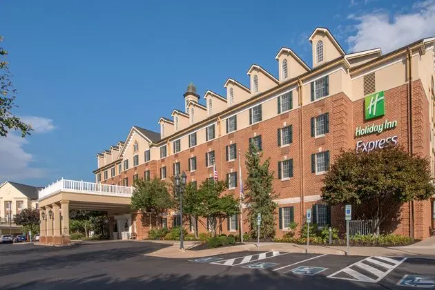 Holiday Inn Express State College at Williamsburg 