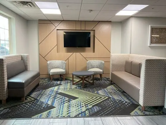 Holiday Inn Express Hotel & Suites Ada - Dış Mekan