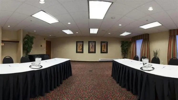 Holiday Inn Express and Suites Airdrie-Calgary Nor
