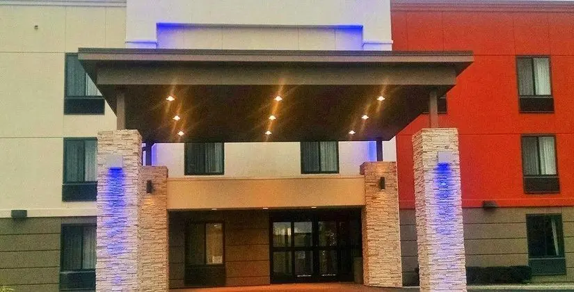 Holiday Inn Express & Suites Albany Airport - Wolf