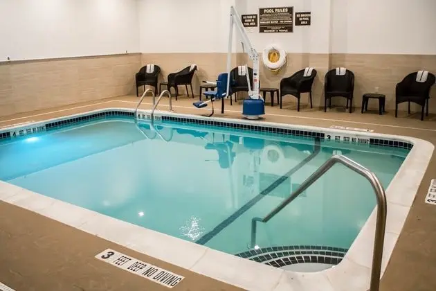 Holiday Inn Express & Suites Albany Airport - Wolf - Havuz
