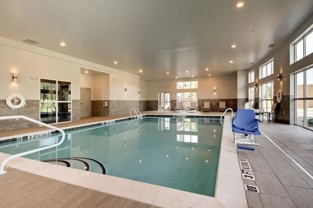 Holiday Inn Express and Suites Albany - Havuz
