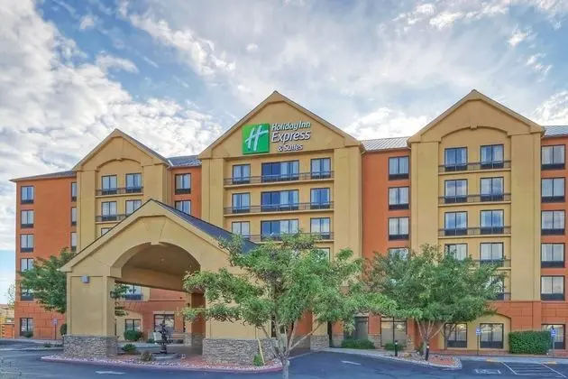 Holiday Inn Express and Suites Albuquerque Midtown