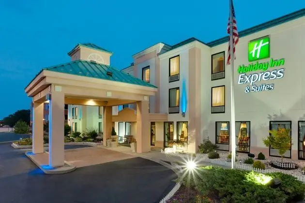Holiday Inn Express and Suites Allentown Cen Dorne