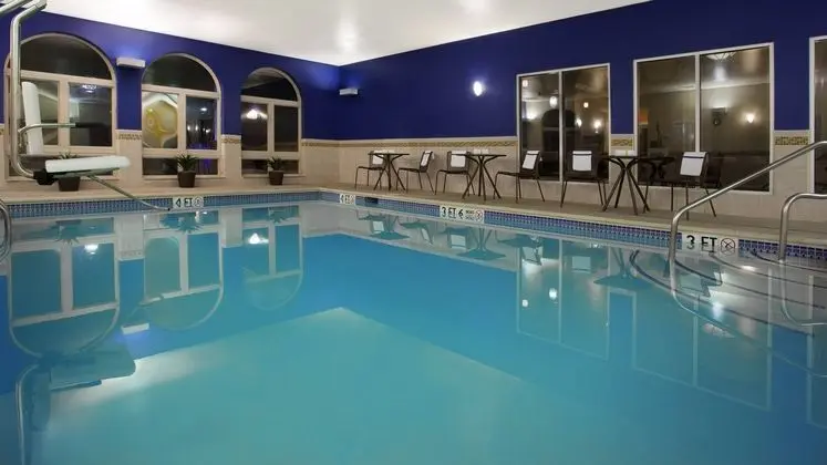 Holiday Inn Express and Suites Allentown West - Havuz