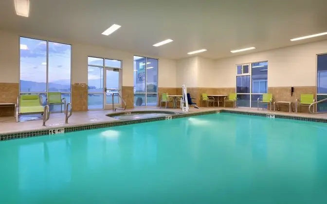 Holiday Inn Express Suites American Fork North Pro - Havuz