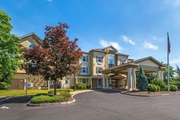 Holiday Inn Express Suites Amherst Hadley - Dış Mekan