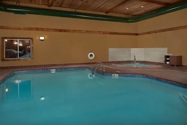 Holiday Inn Express & Suites Anniston/Oxford - Havuz