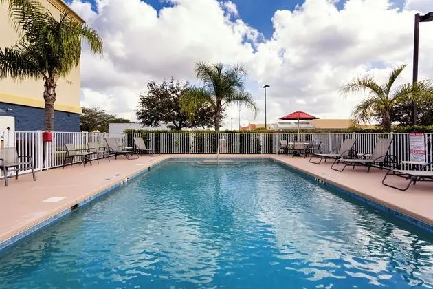 Holiday Inn Express Hotel & Suites Arcadia - Havuz