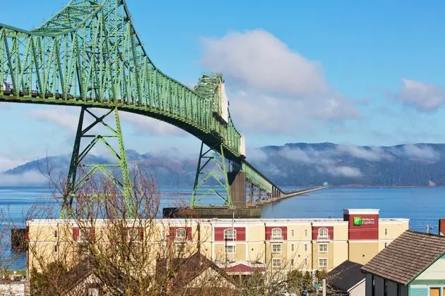 Holiday Inn Express and Suites Astoria