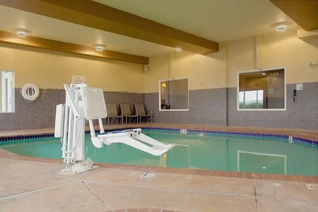 Holiday Inn Express and Suites Astoria - Havuz