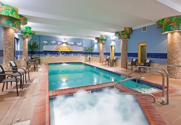 Holiday Inn Express and Suites Athens - Havuz