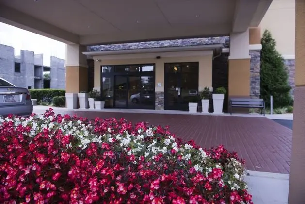 Holiday Inn Express and Suites Atlanta East Lithon - Dış Mekan