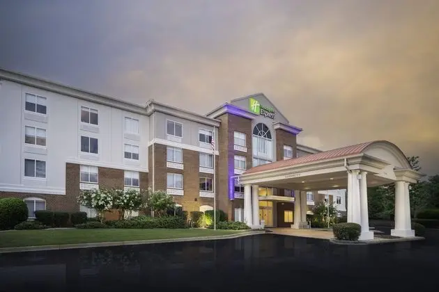 Holiday Inn Express and Suites Atlanta Johns Creek