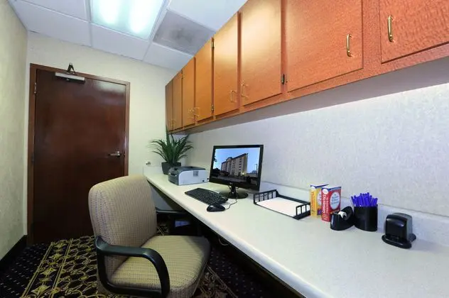 Holiday Inn Express Hotel & Suites Atlanta N-Perimeter Mall