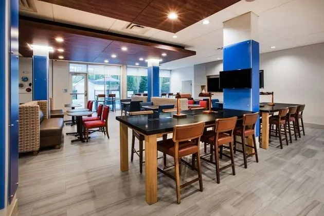 Holiday Inn Express & Suites Atlanta N - Woodstock, an IHG Hotel - Lobi