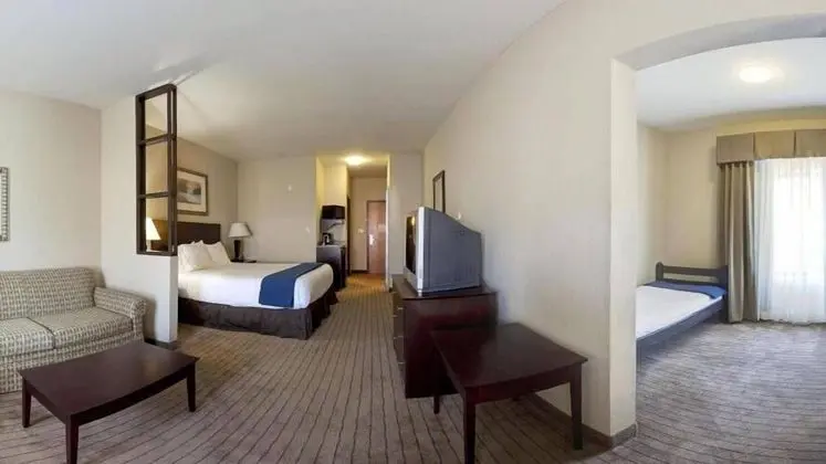Holiday Inn Express and Suites Atlanta NW Powder S - Oda