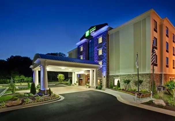 Holiday Inn Express and Suites Atlanta Southwest F