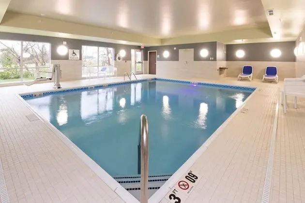 Holiday Inn Express And Suites Auburn, an IHG Hotel - Havuz