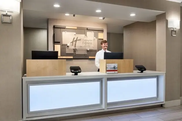 Holiday Inn Express and Suites Auburn University A - Dış Mekan