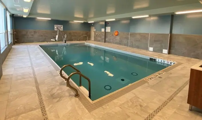 Holiday Inn Express & Suites Aurora, an IHG Hotel - Havuz