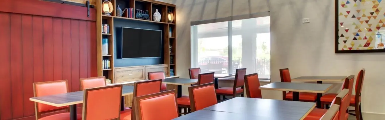 Holiday Inn Express & Suites Aurora- Napervillle